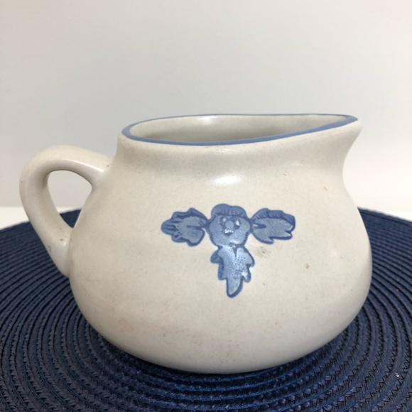 Vintage 1960’s Pfaltzgraff Yorktowne Stoneware Pitcher - Picture 2 of 7